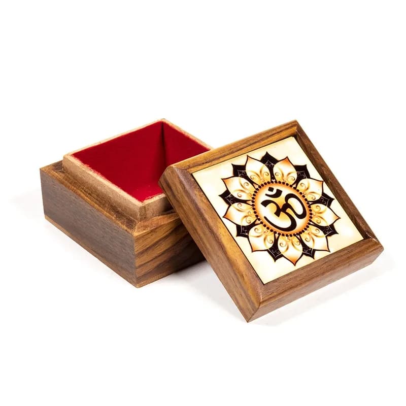 Holzbox klein - OM - für Schmuck und Kleinkrams - ausgekleidet mit rotem Samt