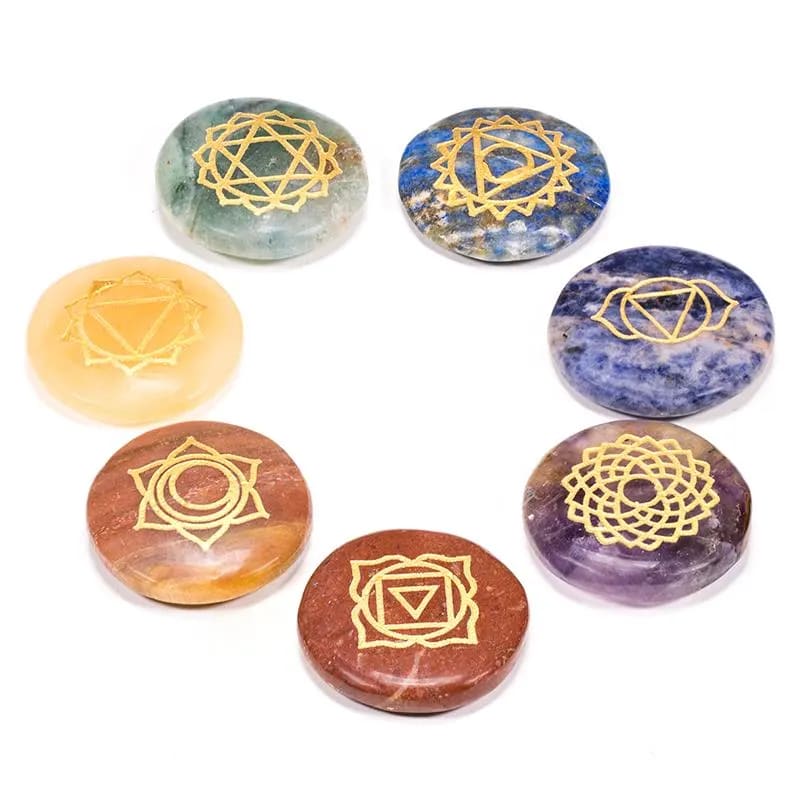 Edelstein SET mit 7 Chakra Symbolsteinen (rund) - mit Samtbeutel - Top Geschenk