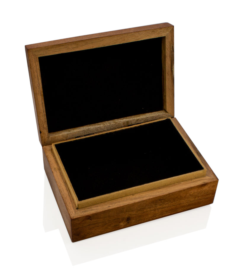Holzbox mit filigranen Schnitzereien - 7 Chakra Symbole - mit Samt ausgekleidet
